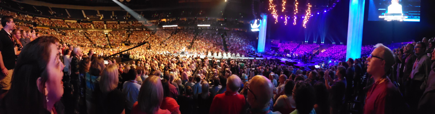 13000 singing unaccompanied harmony